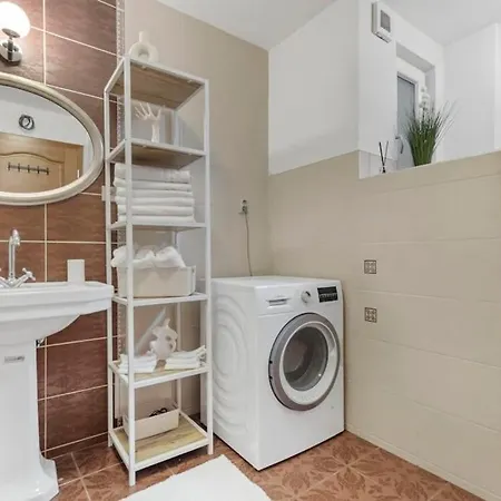 Exclusive In Centre Апартаменты *